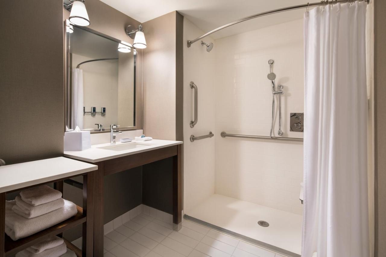 Four Points By Sheraton At Phoenix Mesa Gateway Airport Bagian luar foto